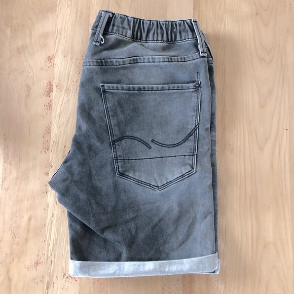 Shorts - Picture 2 of 5